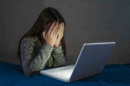 מחשב ילדה פדופיל "להרביץ מכות לגברים". אילוסטרציה shutterstock