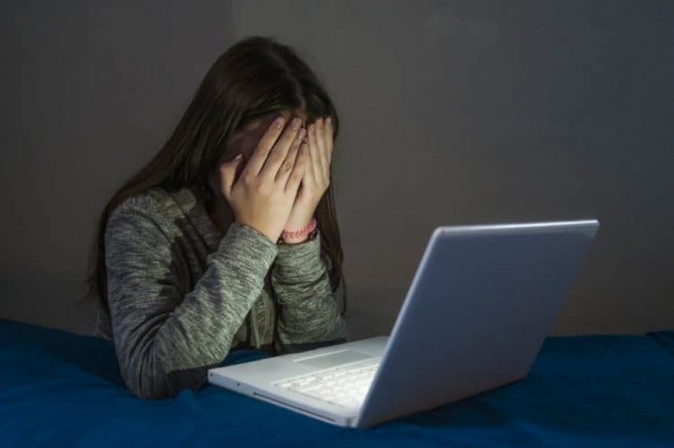 מחשב ילדה פדופיל "להרביץ מכות לגברים". אילוסטרציה shutterstock