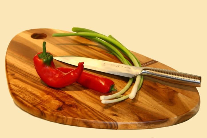 ירקות סכין קרש חיתוך פלפל בצל ירוק בישול