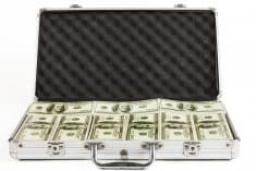 מזוודה עם כסף דולרים מזומן שוחד חוואלה